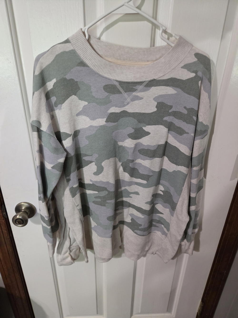 aerie Women's Camo Crewneck Sweatshirt - Sage and Light Gray